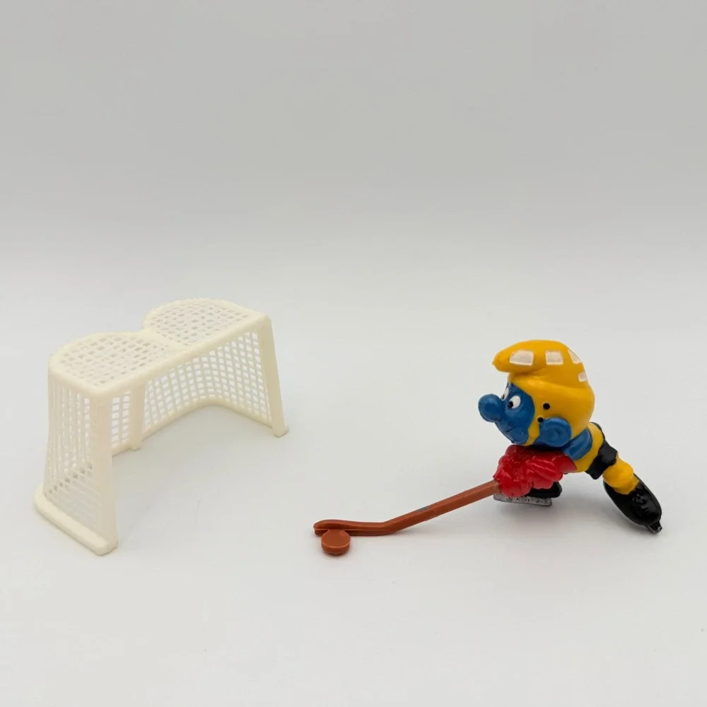 Vintage 1979 Peyo Smurf Hockey Player PVC Figure with Goal Net Accessory